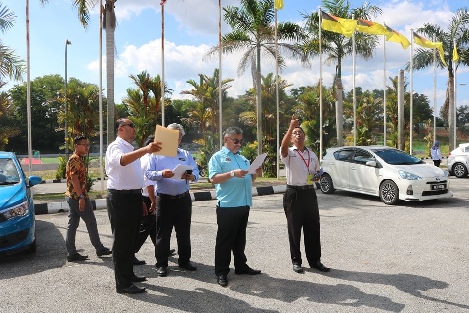 YBhg. Dato’ Haji Zazali bin Salehudin Datuk Bandar Majlis Bandaraya Seremban telah mengadakan Sesi Lawatan Turun Padang ke Stadium Hoki, Seremban 2