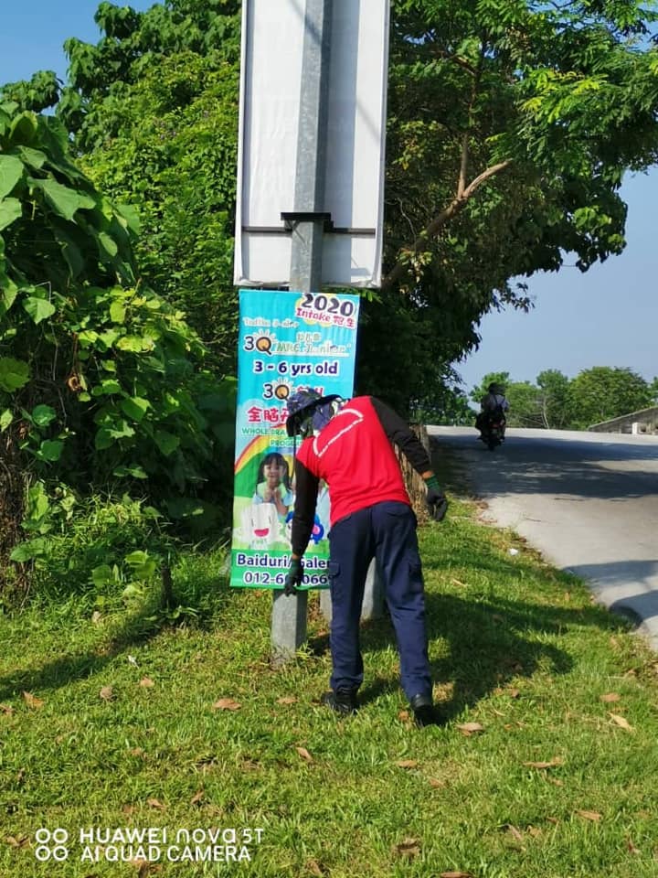 KERJA-KERJA MENURUNKAN POSTER/BUNTING/BANNER HARAM & TAMAT TEMPOH