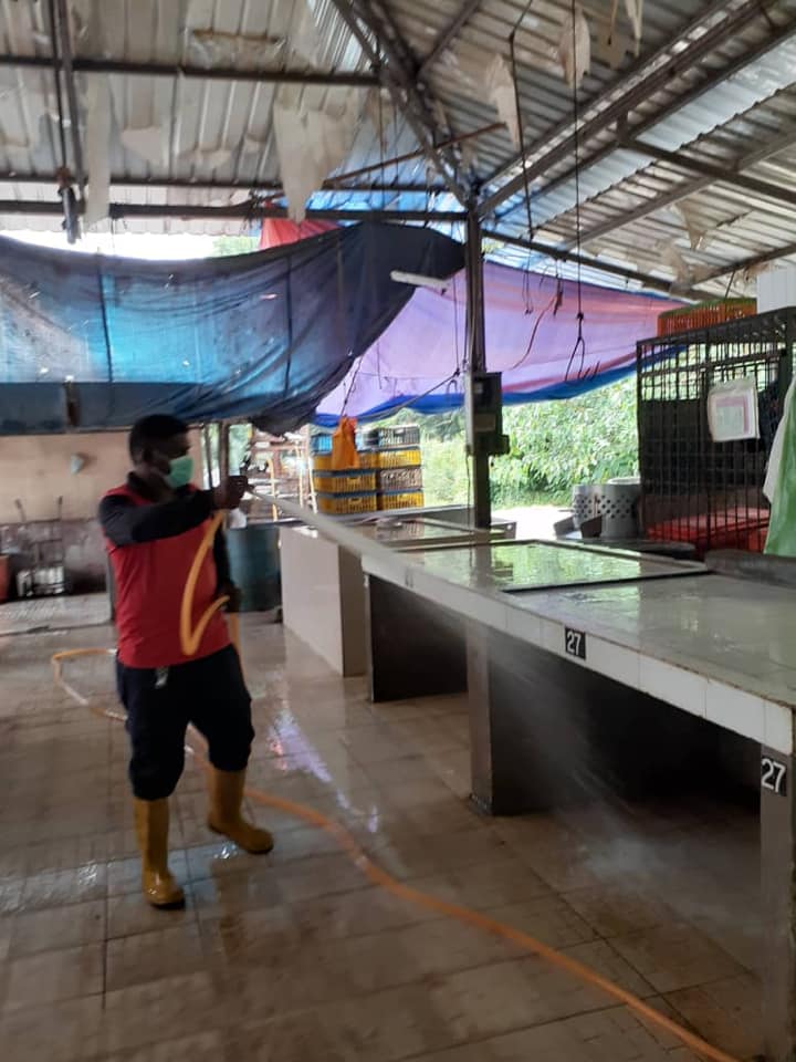 KERJA-KERJA PEMBERSIHAN PASAR-PASAR AWAM2