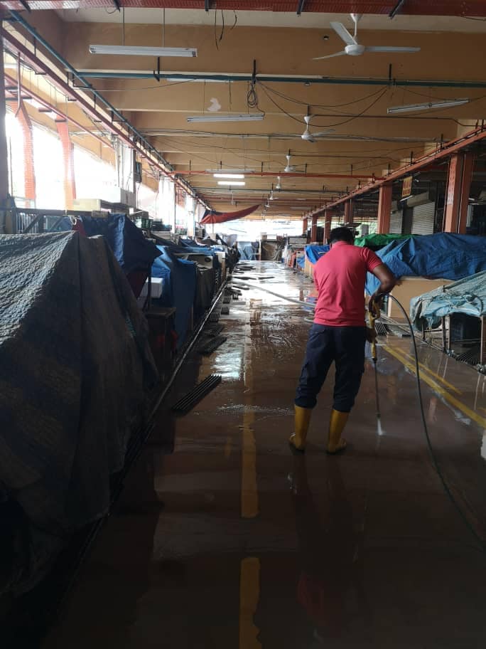KERJA-KERJA PEMBERSIHAN PASAR-PASAR AWAM