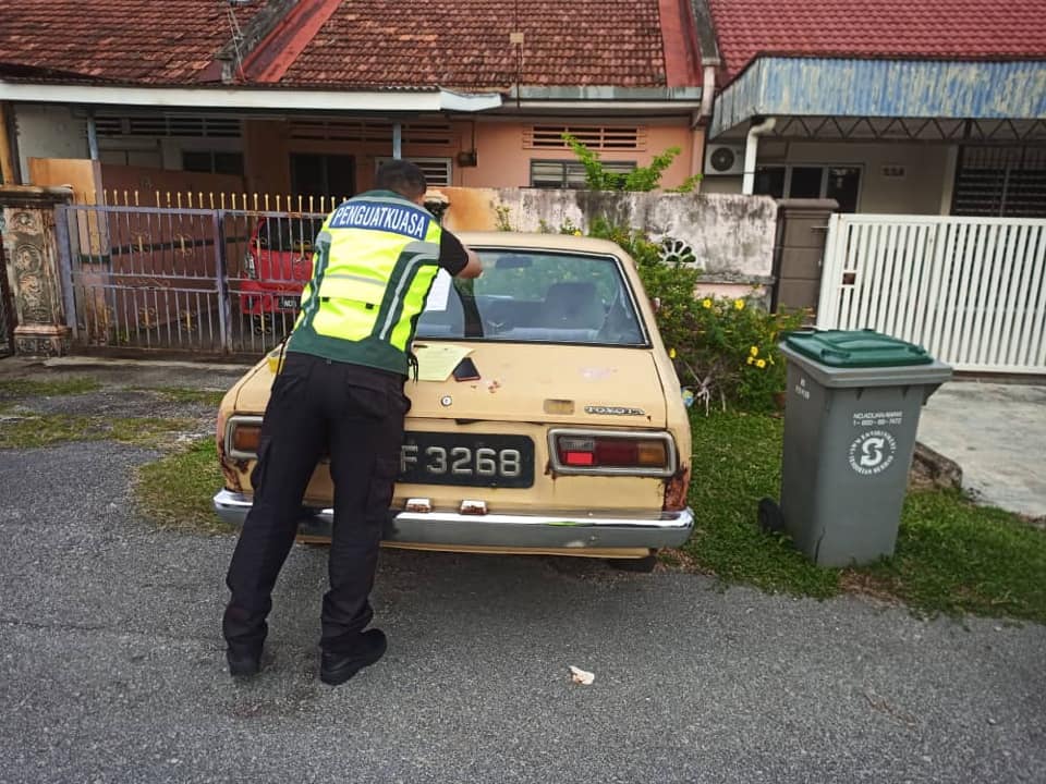 PEMERIKSAAN ADUAN HALANGAN KENDERAAN TERBIAR DI TEMPAT AWAM