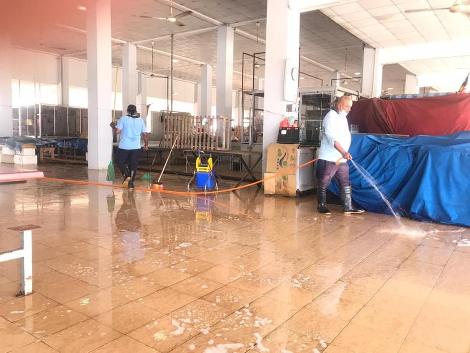 KERJA-KERJA PEMBERSIHAN PASAR-PASAR AWAM