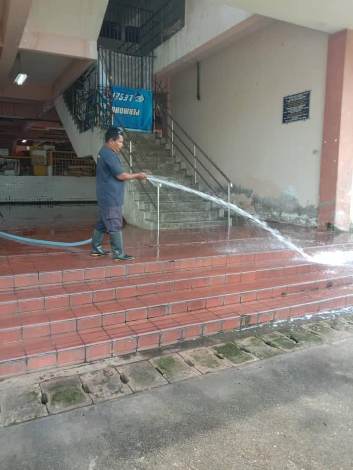 KERJA-KERJA PEMBERSIHAN PASAR-PASAR AWAM