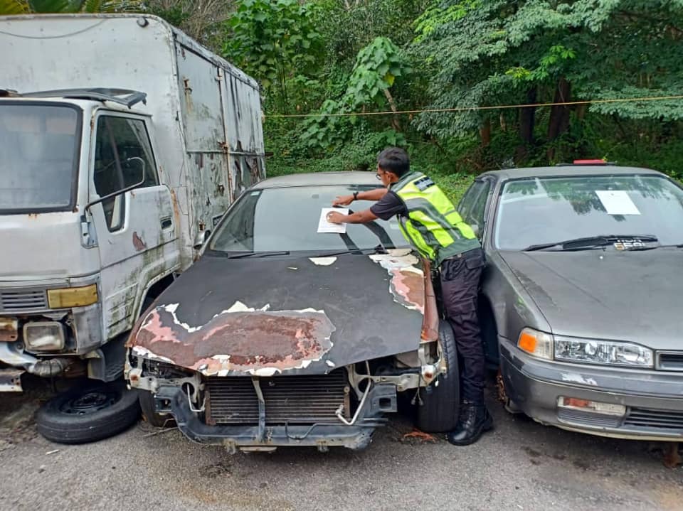 PEMERIKSAAN ADUAN BERKAITAN (HALANGAN KENDERAAN TERBIAR)