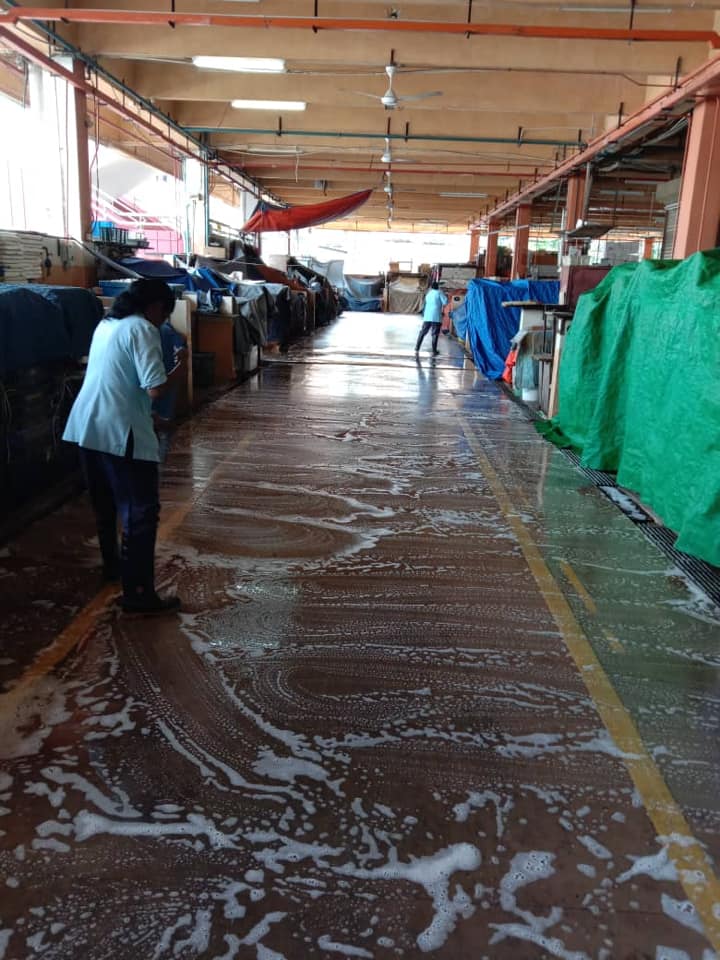 KERJA-KERJA PEMBERSIHAN PASAR-PASAR AWAM