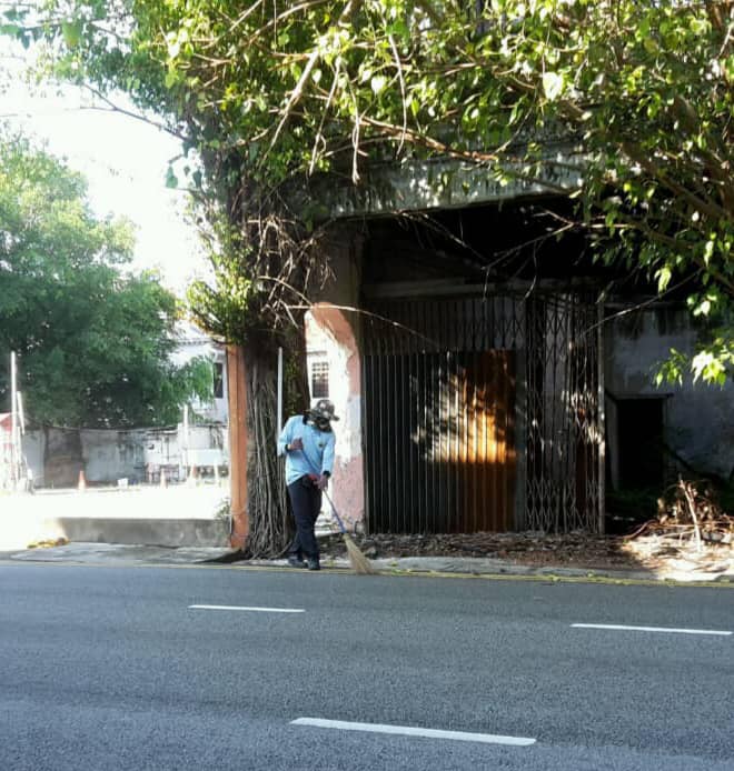 PEMBERSIHAN JALAN DI JALAN-JALAN JKR