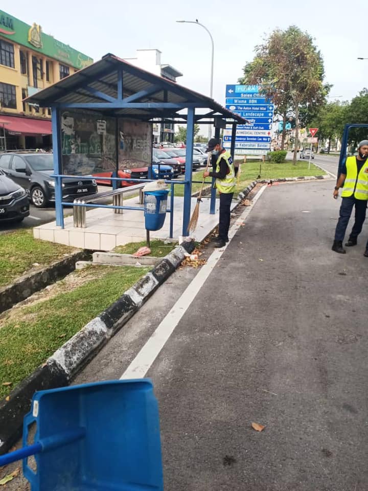 KERJA-KERJA PEMBERSIHAN JALAN JKR 