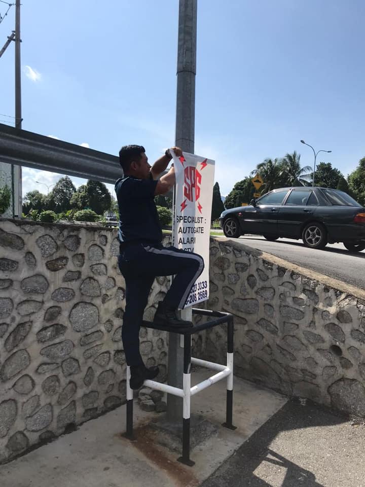 KERJA-KERJA MENURUNKAN POSTER BUNTING BANNER HARAM & TAMAT TEMPOH