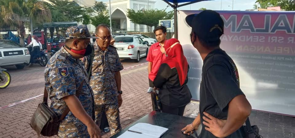  PEMANTAUAN SITUASI  KEADAAN DI PASAR MALAM