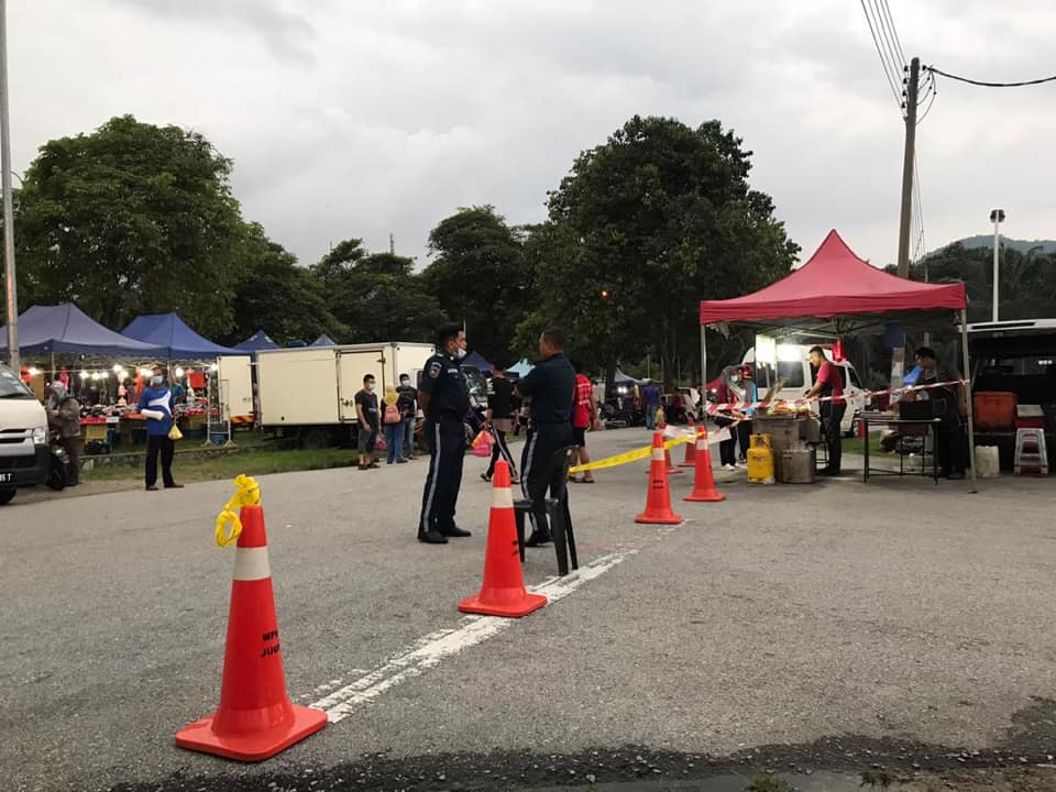 PEMANTAUAN SITUASI  KEADAAN DI PASAR MALAM