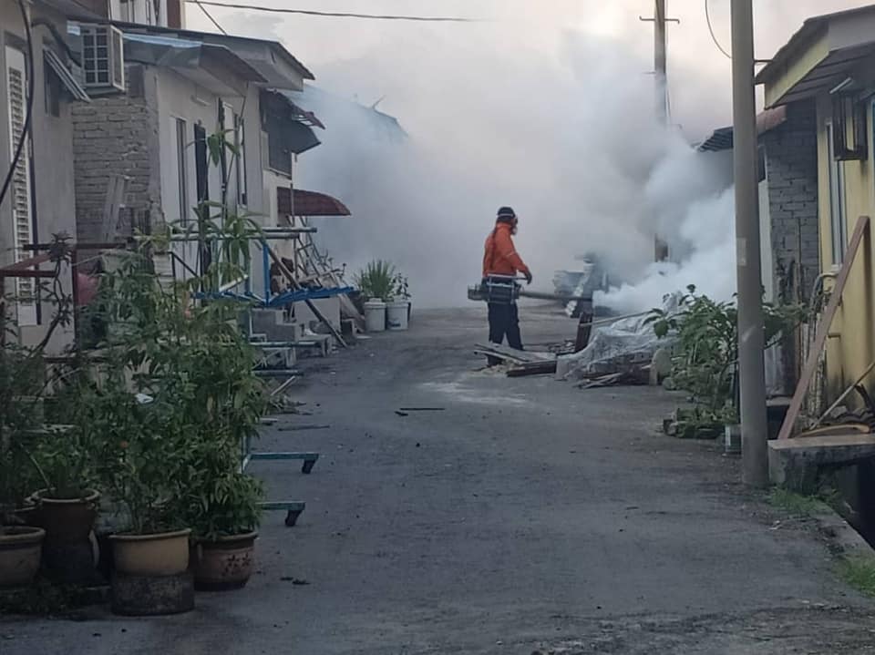 AKTIVITI KAWALAN DEMAM DENGGI DALAM KAWASAN MBS