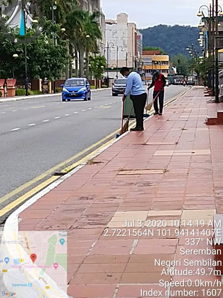 KERJA-KERJA PEMBERSIHAN JALAN JKR