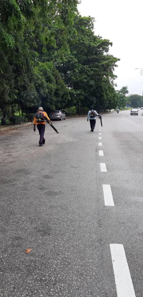PEMBERSIHAN JALAN DI JALAN-JALAN JKR