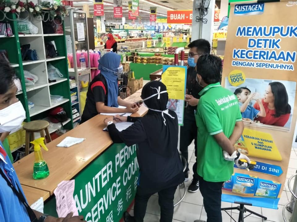 PEMANTAUAN PEMATUHAN PERINTAH KAWALAN PERGERAKAN DI PASARAYA