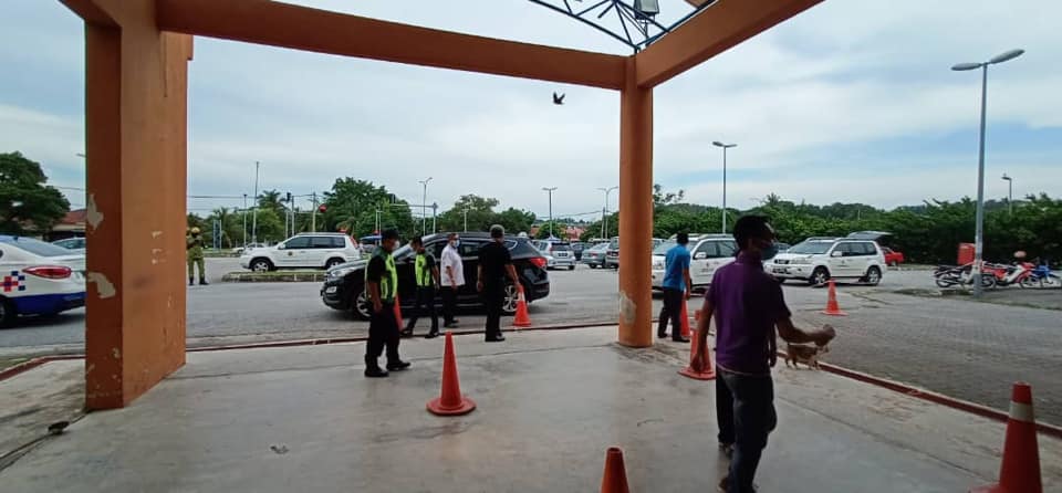 OPERASI PEMERIKSAAN SUHU & PEMATUHAN JARAK SOSIAL