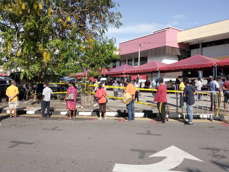 OPERASI PEMERIKSAAN SUHU & PEMATUHAN JARAK SOSIAL 