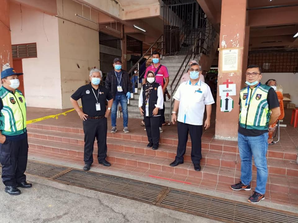 OPERASI PEMERIKSAAN SUHU & PEMATUHAN JARAK SOSIAL