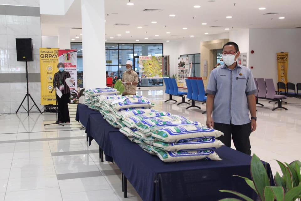 MAJLIS PENYERAHAN BANTUAN BERAS