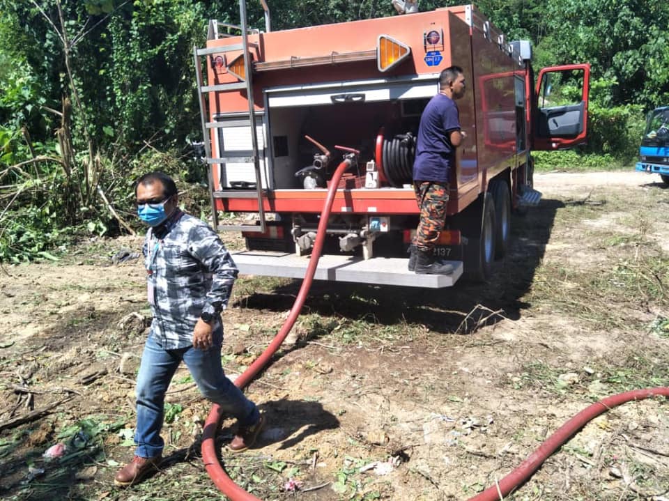 PEMADAMAN KEBAKARAN TAPAK PELUPUSAN SAMPAH LAMA