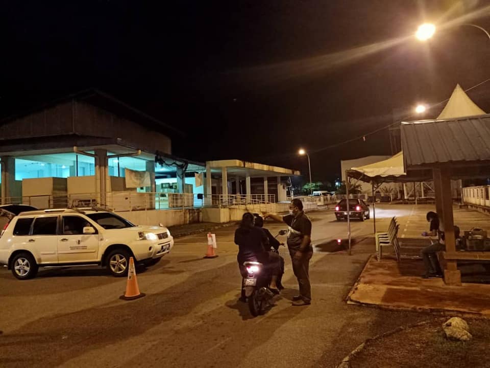 OPERASI PEMERIKSAAN SUHU & PEMATUHAN JARAK SOSIAL