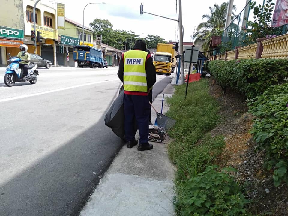 PEMBERSIHAN JALAN-JALAN JKR
