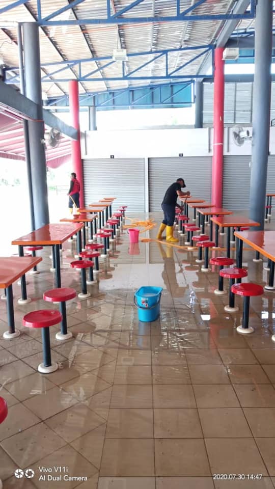 KERJA-KERJA PEMBERSIHAN BAZAR RAKYAT