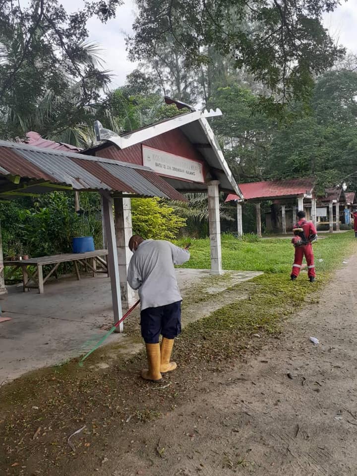 KERJA-KERJA PEMBERSIHAN GERAI