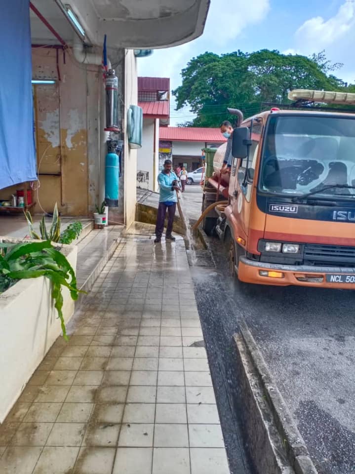 KERJA-KERJA PEMBERSIHAN MEDAN SELERA