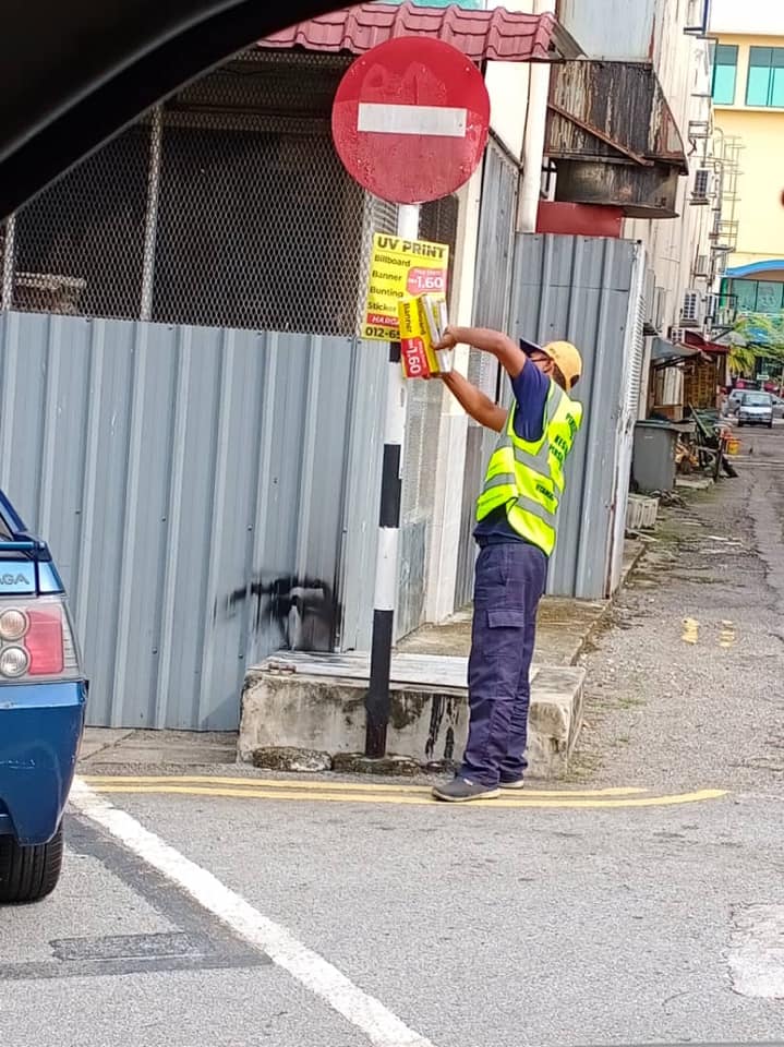 KERJA-KERJA MENURUNKAN POSTER, BUNTING, BANNER HARAM & TAMAT TEMPOH