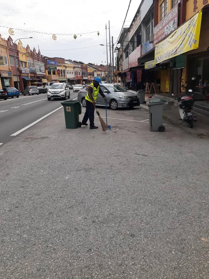 KERJA-KERJA PEMBERSIHAN JALAN JKR