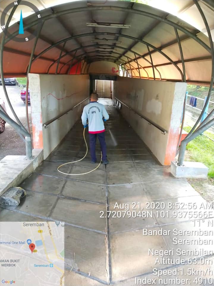 KERJA-KERJA PEMBERSIHAN INFRASTRUKTUR AWAM DI TEROWONG PEJALAN KAKI KTM - TERMINAL 1