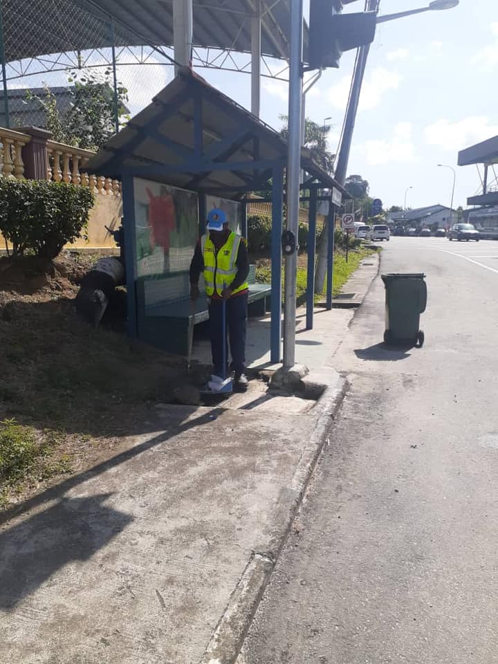 KERJA-KERJA PEMBERSIHAN JALAN JKR