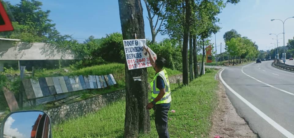 KERJA-KERJA MENURUNKAN POSTER, BUNTING, BANNER HARAM & TAMAT TEMPOH