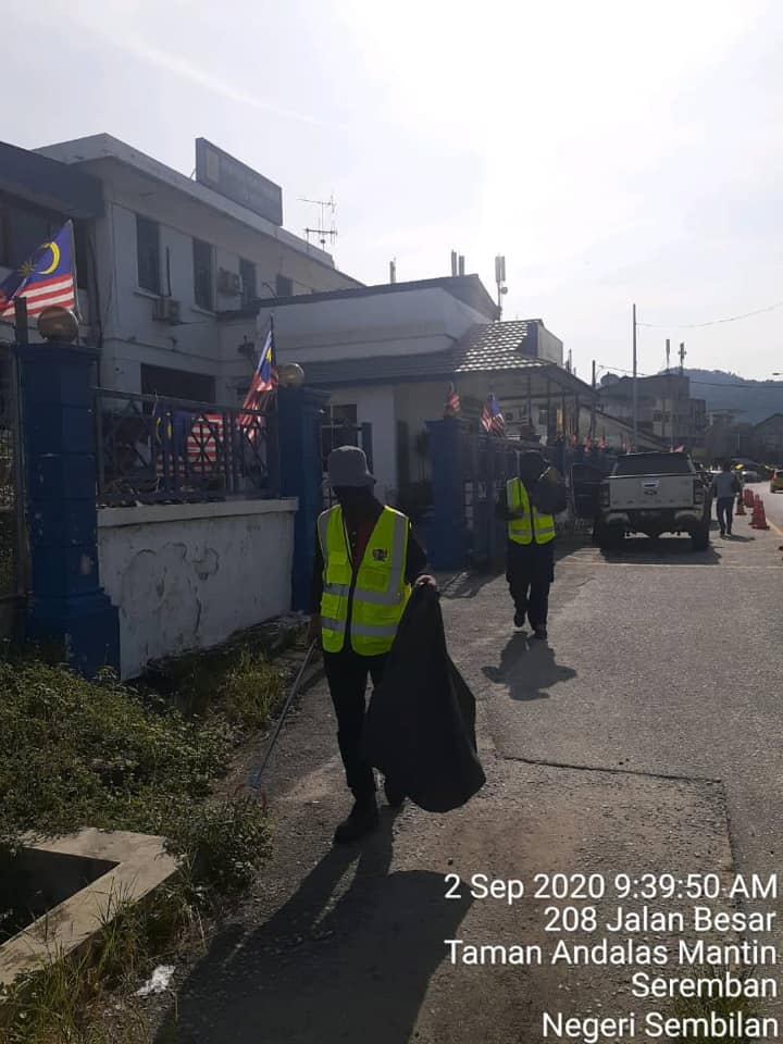 KERJA-KERJA PEMBERSIHAN JALAN JKR