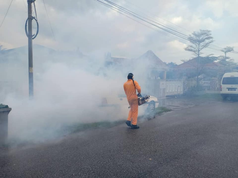 AKTIVITI KAWALAN DEMAM DENGGI DALAM KAWASAN MBS