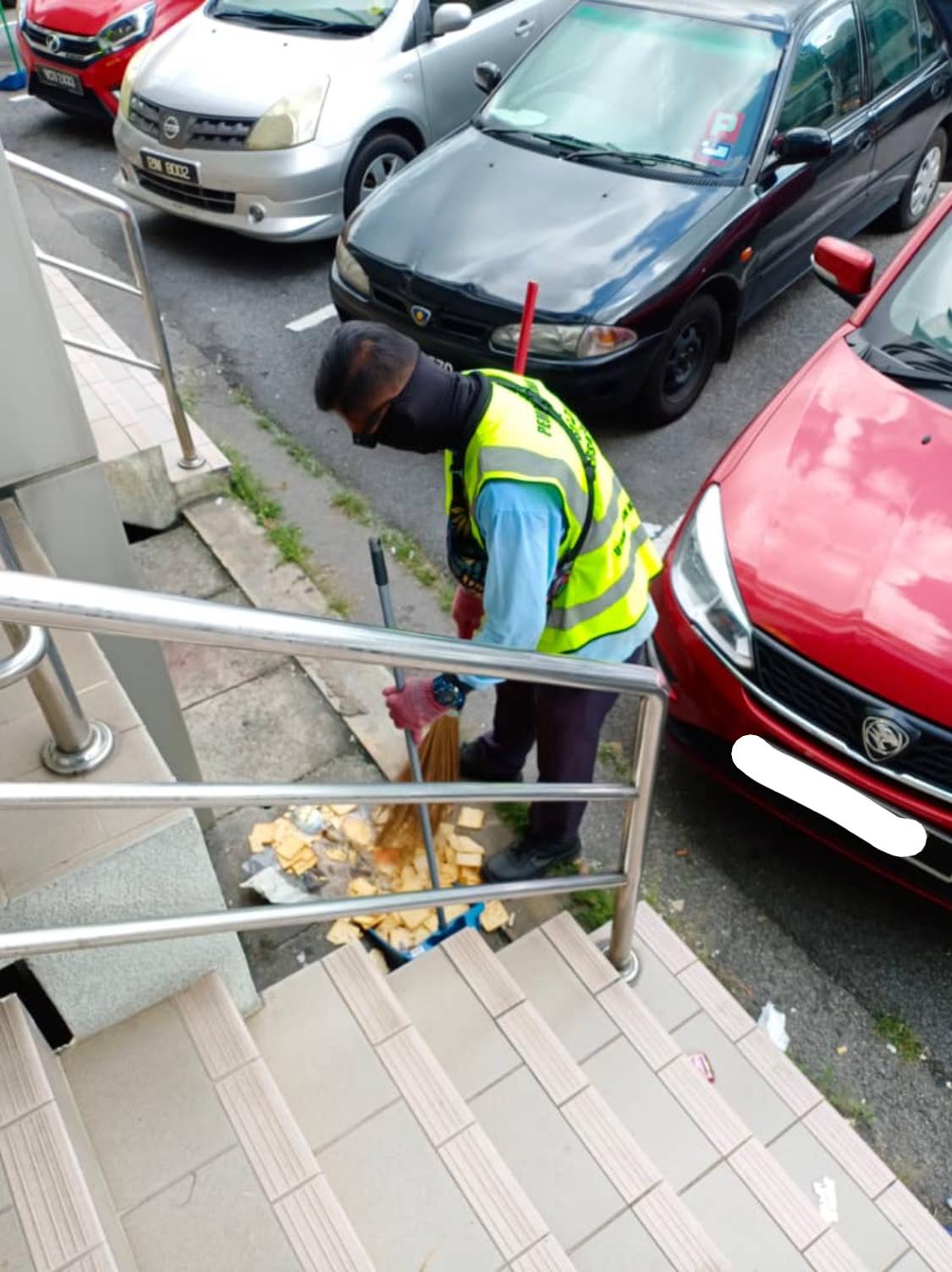 KERJA-KERJA PEMBERSIHAN JALAN JKR