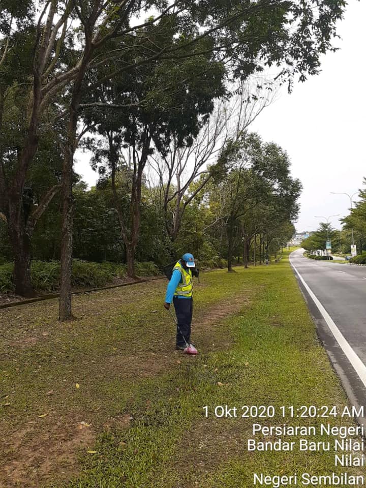 KERJA-KERJA PEMBERSIHAN JALAN JKR