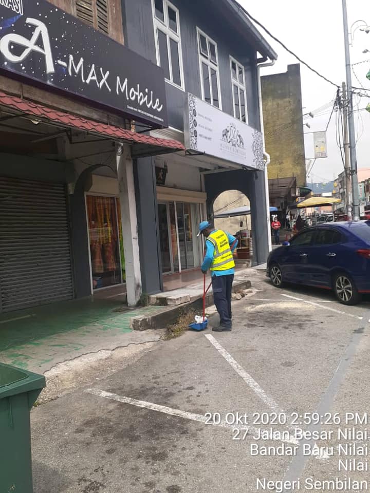 KERJA-KERJA PEMBERSIHAN JALAN JKR