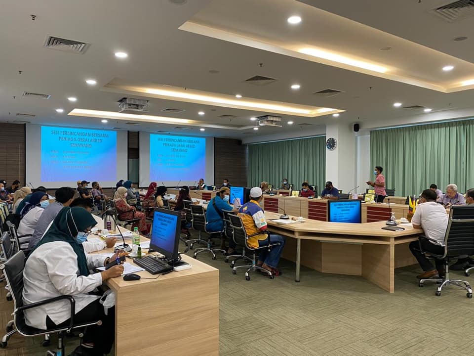SESI PERBINCANGAN BERSAMA PENIAGA GERAI ARKED SENAWANG
