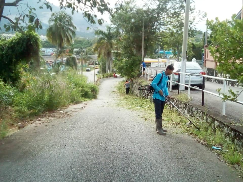 KERJA-KERJA PEMOTONGAN RUMPUT