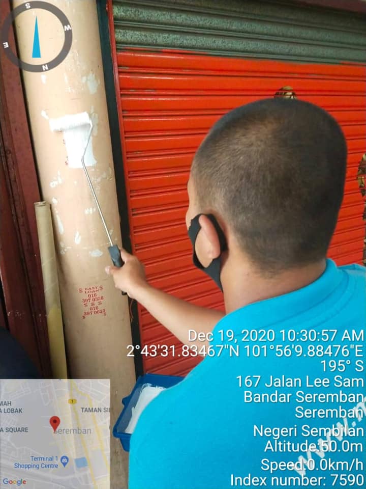 KERJA-KERJA MEMADAM IKLAN HARAM DAN CONTENGAN DI DINDING INFRASTRUKTUR AWAM