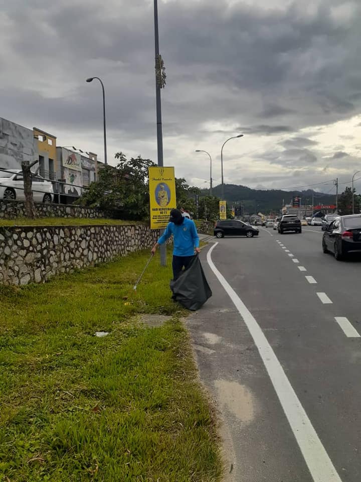KERJA-KERJA PEMBERSIHAN JALAN JKR