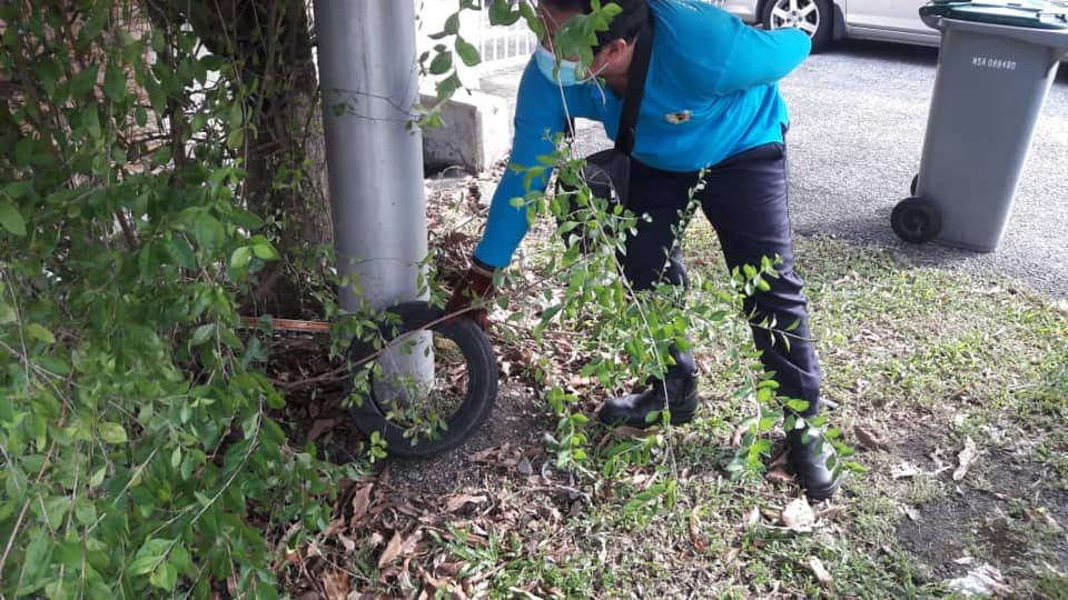 KERJA-KERJA LARVACIDING DAN SOURCE REDUCTION