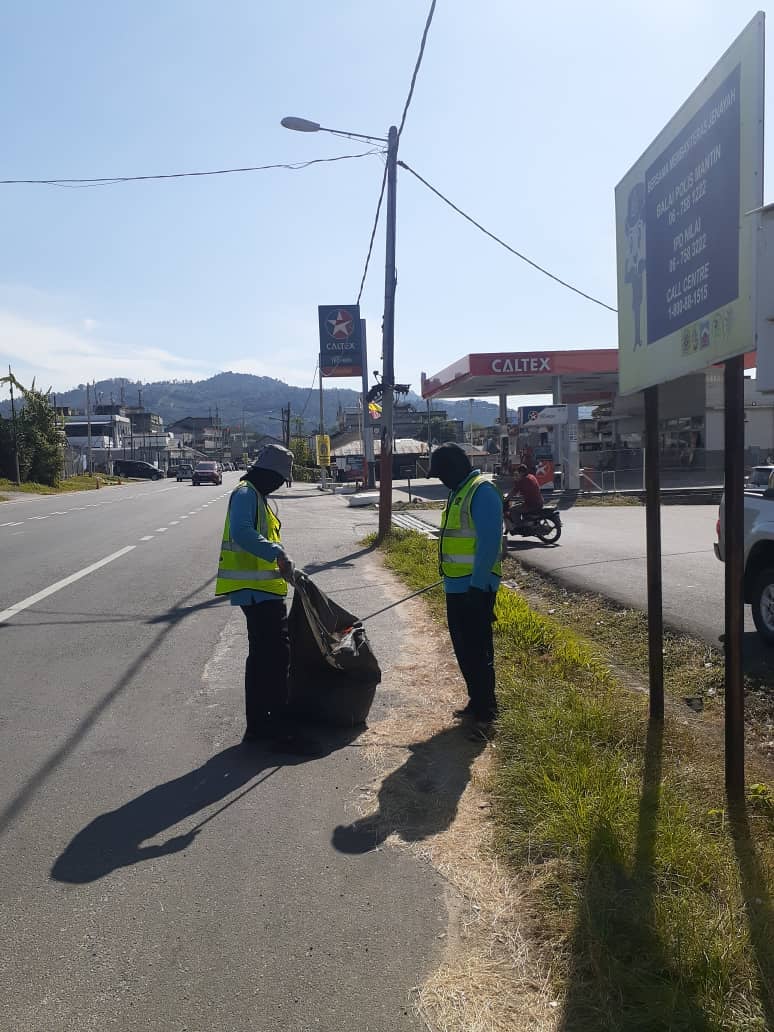 KERJA-KERJA PEMBERSIHAN JALAN JKR