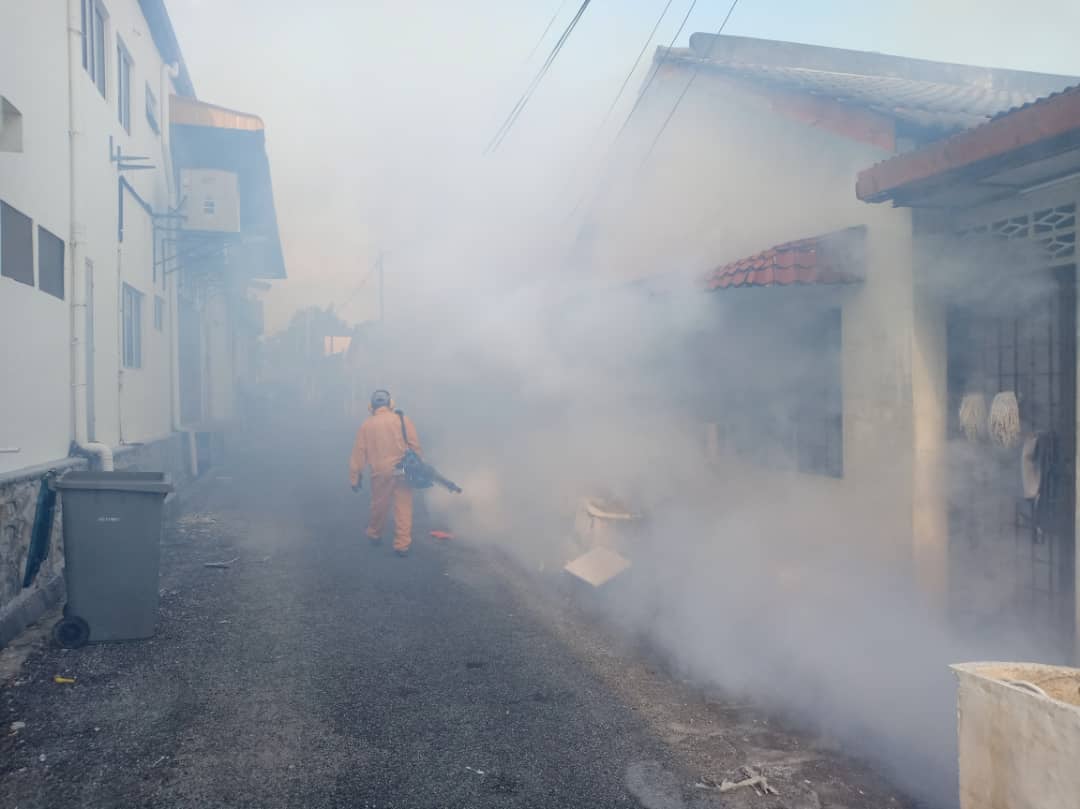 AKTIVITI KAWALAN DEMAM DENGGI DALAM KAWASAN MBS