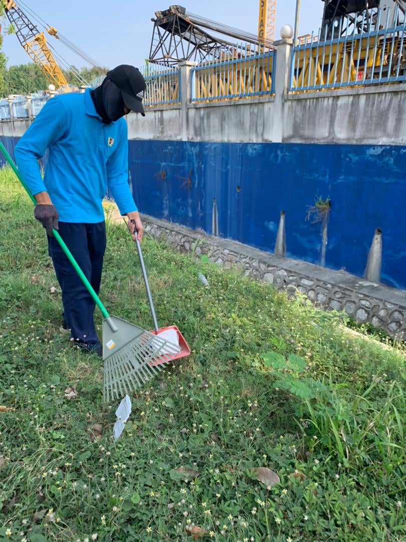 KERJA-KERJA PEMBERSIHAN JALAN JKR
