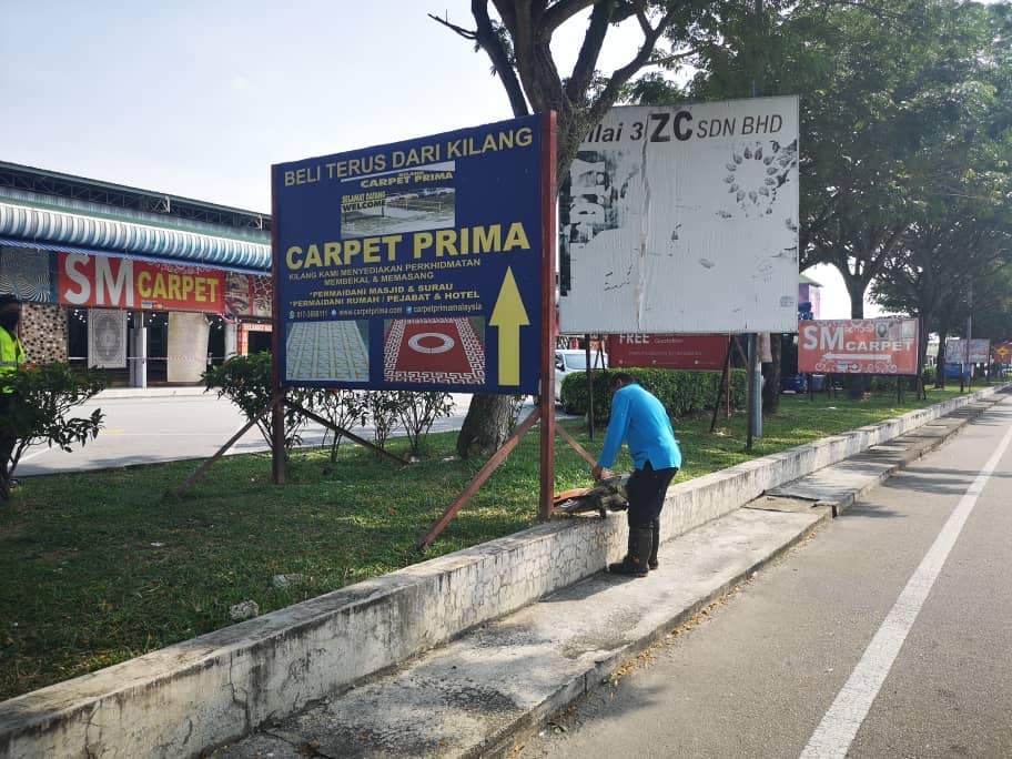 OPERASI PENURUNAN PAPAN IKLAN TIDAK BERLESEN