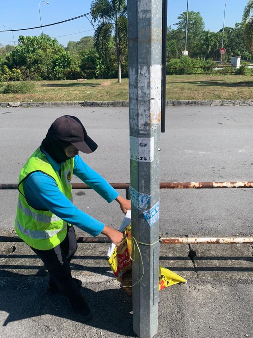 KERJA-KERJA MENURUNKAN POSTER, BUNTING, BANNER HARAM & TAMAT TEMPOH