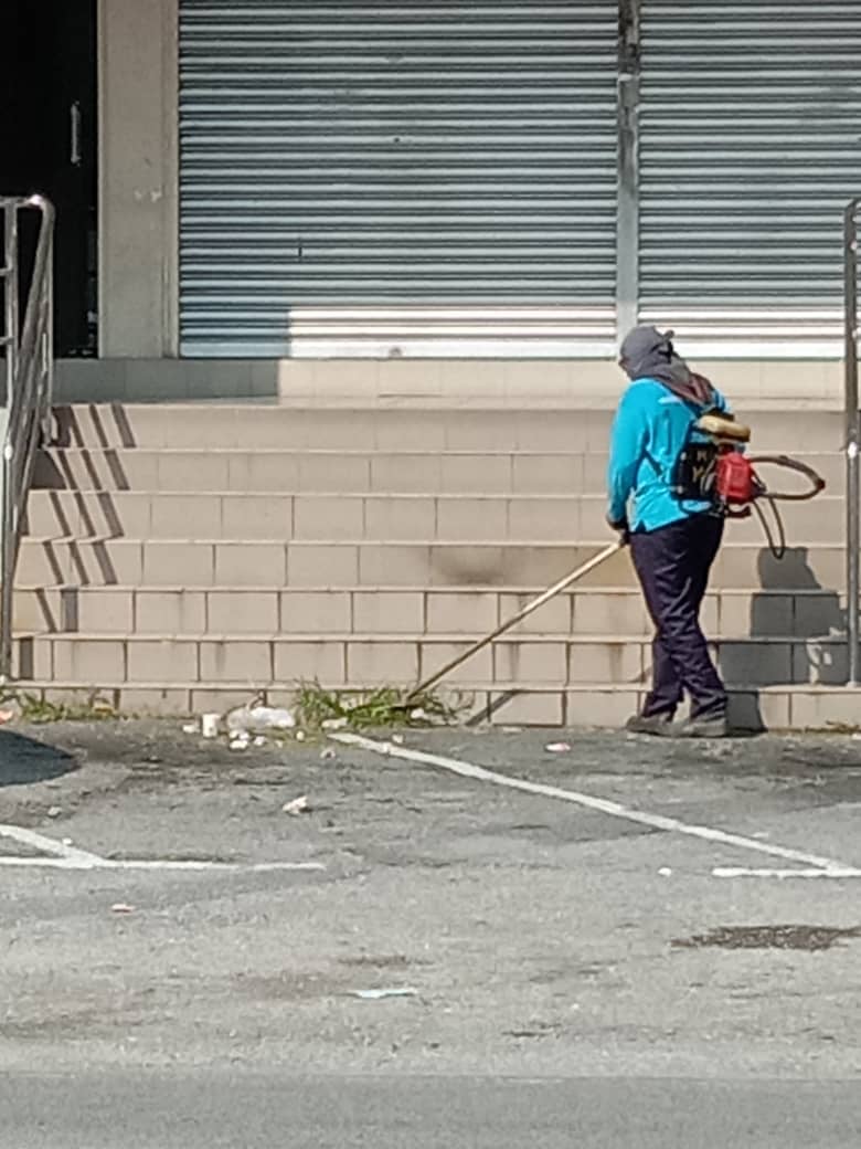 KERJA-KERJA PEMBERSIHAN JALAN JKR