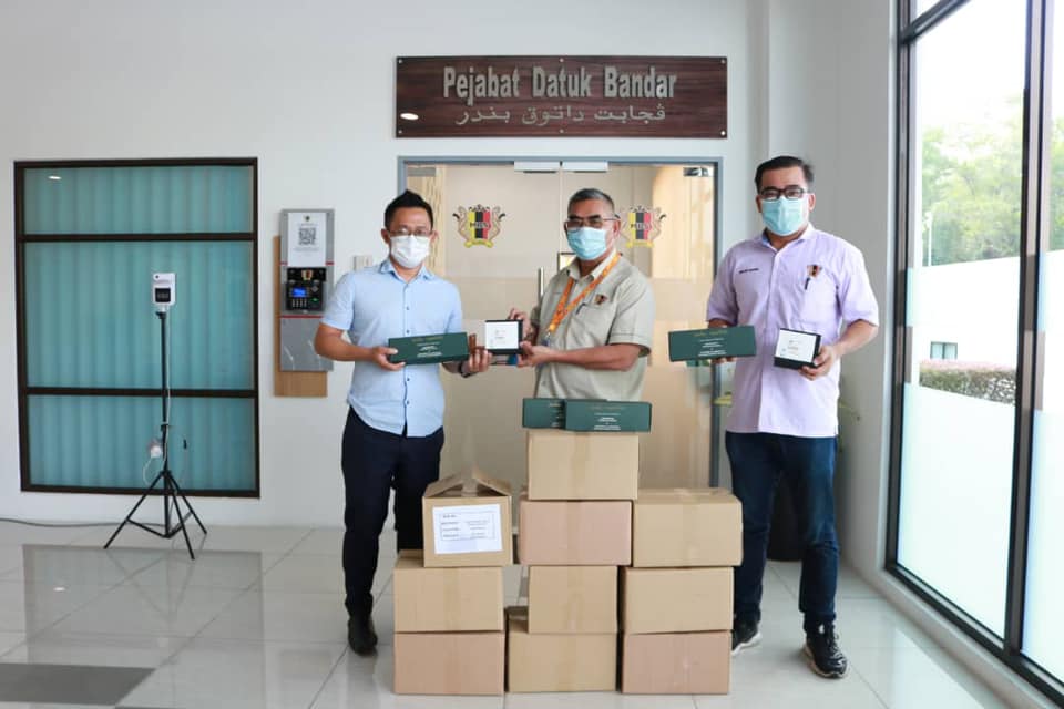 Sumbangan Hari Raya Aidilfitri Oleh YB Tuan Loke Siew Fook Ahli Parlimen Seremban dan YB Tuan Arul Kumar a/l Jambunathan ADUN Nilai.